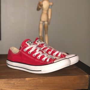 Low top red Converse